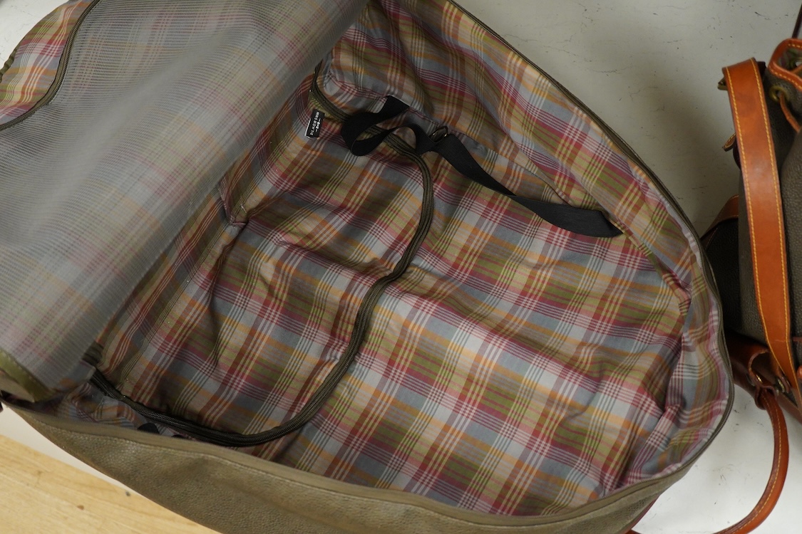 A Mulberry scotch grain leather holdall / suitcase and shoulder bag, largest 60cm high